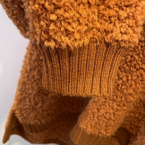 UGG Deann Cloudfluff V Neck Sweater, NWT - Picture 8 of 16